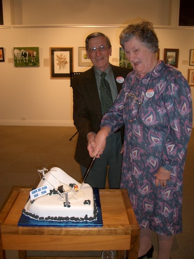 Tangi Martin and Jean frost cutting the cake